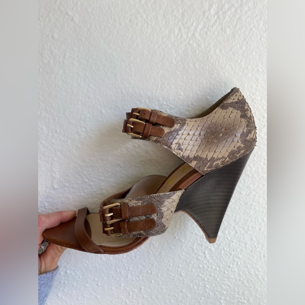 L.A.M.B Women Tan Brown Platform Pumps Snake Embossed High Heels Sandals